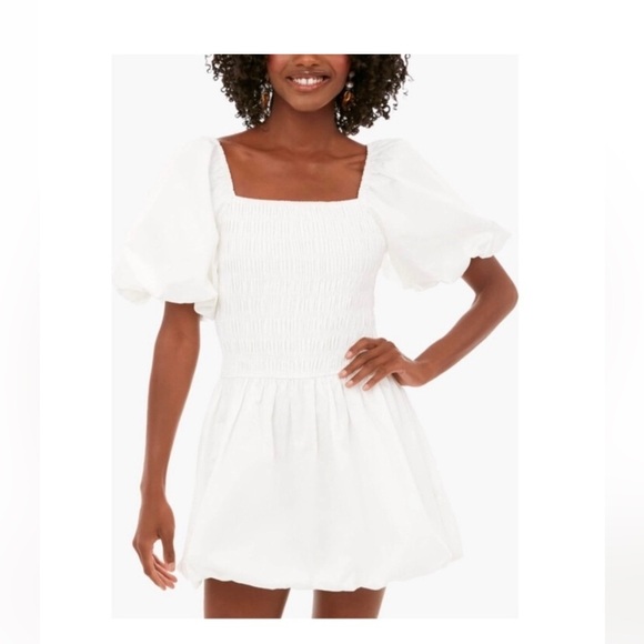 Tuckernuck Dresses & Skirts - Tuckernuck Caterina Mini Dress L NWT White Cotton Smocked Puff Sleeve Boho